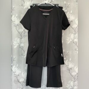 Black Women’s Ava Therese SCRUB SET top small & pants medium petite